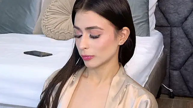 Gia_Sinclaire - Undress my hot body 🔥