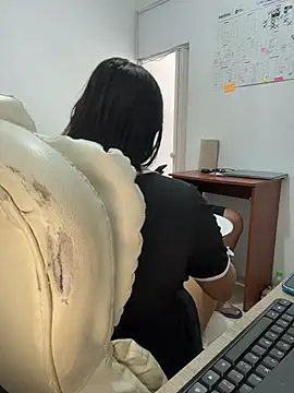 Angie_e - I masturbate in secret from my boss