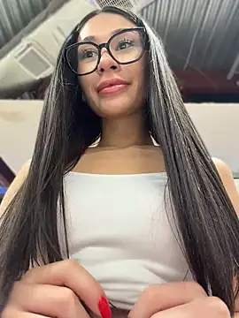 Aria51 - twerk with naked ass in public mall