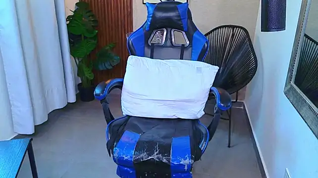 Kenya--Buhle - Orgasm with my fucking machine