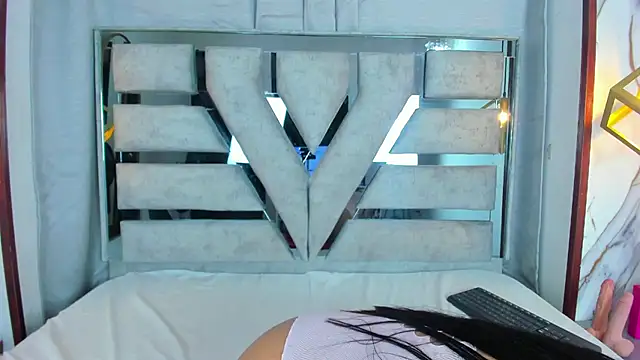 Salomeleee - Body tour Close up
