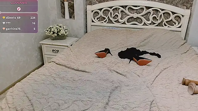 Lady_Anna - 2 fingers in pussy