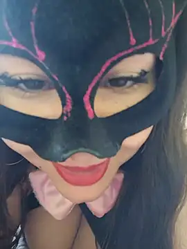 Conejita69n_n - Juego con mis pezones? 🔥