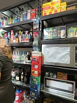 Andrea_19blonde - Zoom pussy un store