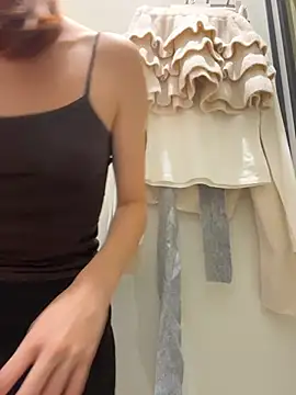 Outdorable - RSKY Open boobs under ShopCam📹