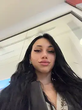 Ilariea_girl - Wet my panties in the mall