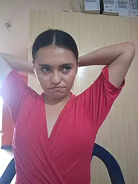 Gabby-Sweet - I rub my fingers in the pussy !