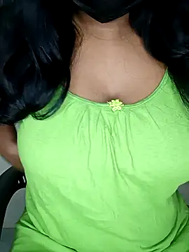 Mallu_karthika - Oil my boobies