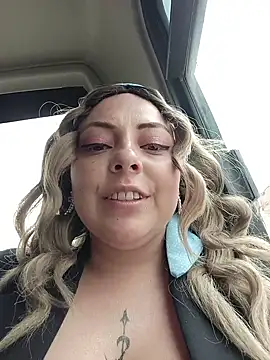 Bela-outdoor - Boobs bounce in public