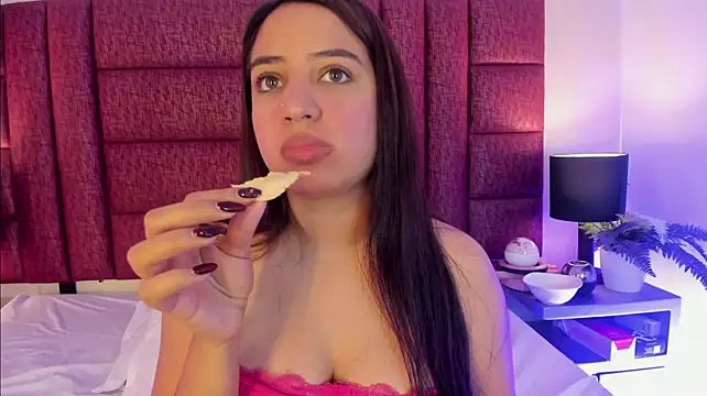 BiancaCruzz - Drool saliva on my nipps and bounce