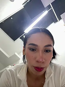 Lunaluxury22 - Play pussy + fingers in the store 😈