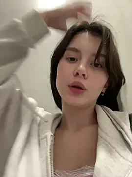 BunnyMilk - Pinch my nipples in public place