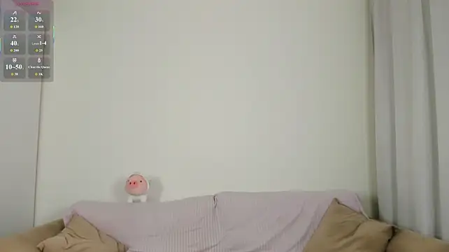 Succubantra - 10 squats on cam without panties