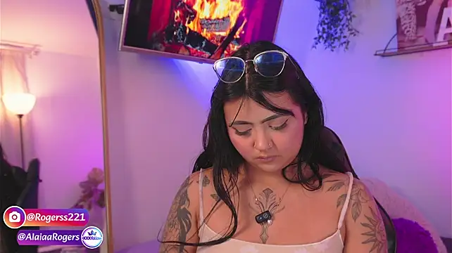 AlaiaRogers - OPEN BIG ASS + BIG PLUG ANAL 🍑