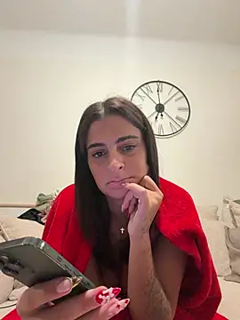Miniclaraaa - J’enlève la nuisette 🤗