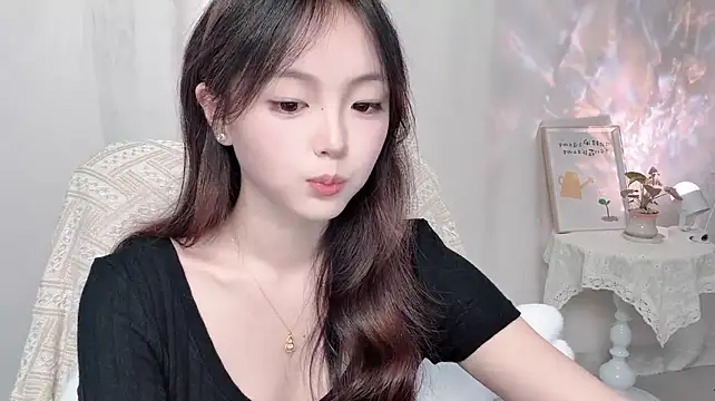 Wenwen8888 - 静静的发呆 小可怜...