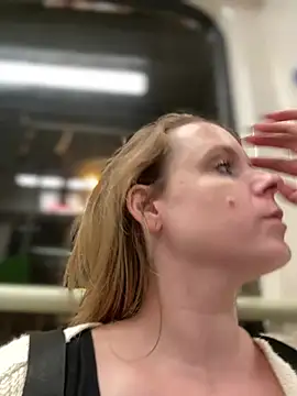 SexyMilf_1987 - Show ass and 10 spanks
