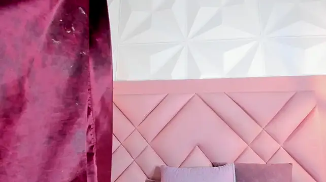 Caroline_daring - 2 fingers in my pussy