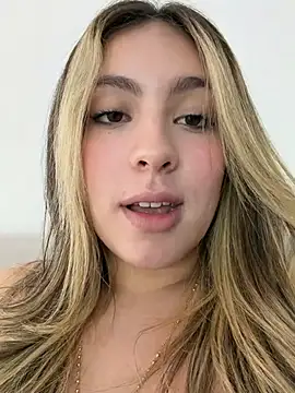 Cloee_Rainbow1 - Show us your pretty pussy up close👀😈