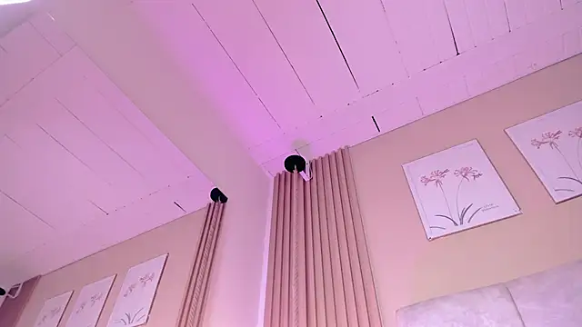 Cherlynnn - show hairy pussy