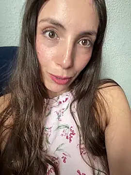 Paula_miler1 - show tits in the window