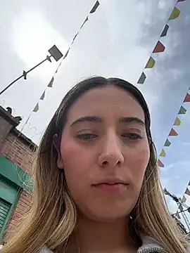 Kloe__t18 - Show boobs at market