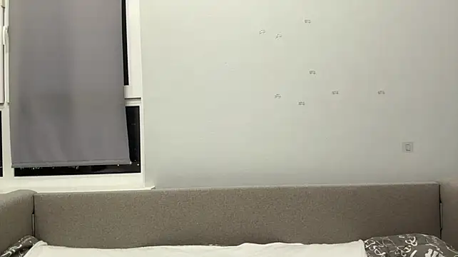 LisaPorse - show feet + rub my cheeks