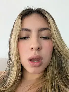 Cloee_Rainbow1 - Boobsjob with oil 🍒🍆🍒💦😏