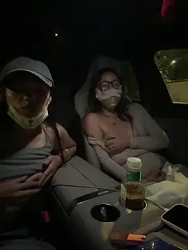 Sweetgirlz520 - 姐妹花户外刺激露出 完成目标露下面