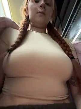 Katexxxx - shake boobs on tram 🍒