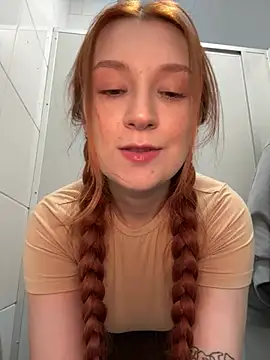 Katexxxx - shake boobs on tram 🍒