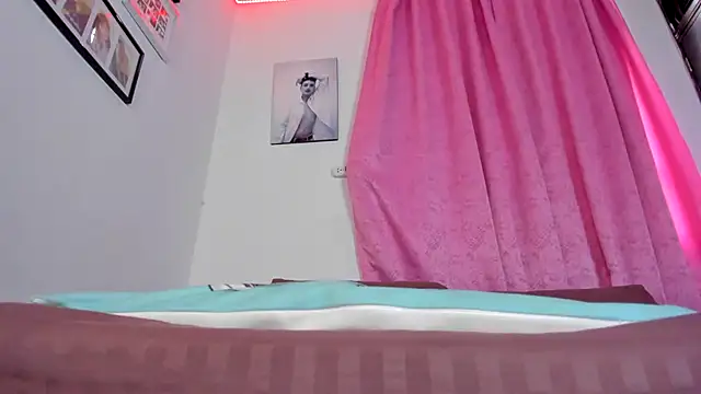 Megan_100 - rub the butt with your fingers