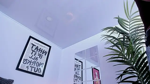 Caroline_dh - Hmm, stroking my clitoris