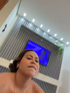 LariiHotWife - Tirar a blusa 🔥🔥