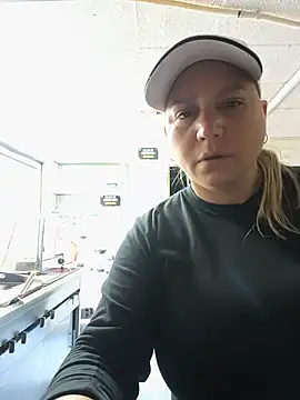 LauraReeves - Your name on our boobs ✌️🤔👉😊