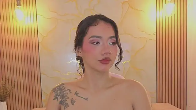 Luna_hot_ass - Vibe clit + stimulation under panty 🦋✨