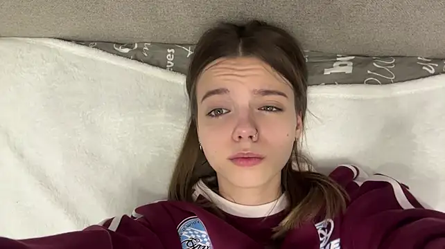 LisaPorse - show feet + rub my cheeks