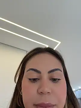 LariiHotWife
