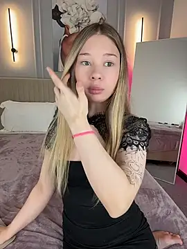 JulietCherry - Panties rub tease outside