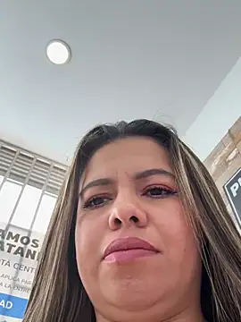 Ariana-07 - PUT CLAMPS ON MY CLITORIS
