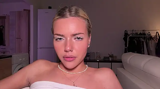 ChristelDuncombe - topless photo in PM (Last tip)