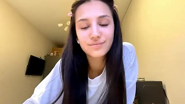 MarinaTuray - SHOW MY SEXY TUMMY