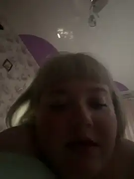 LoloMensens - play with nipples