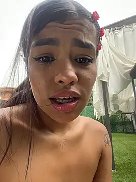NaylaViceXXX - FINGEIRNG PUSSY OUTDOORS