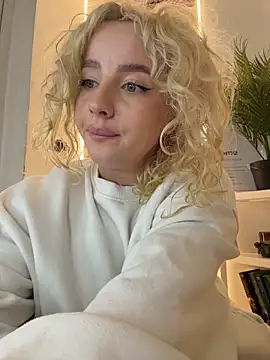 CurlyDaisy - keep teasing me and make me feel you