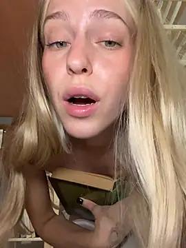 Kira_mia - take off my shorts&pull them on books
