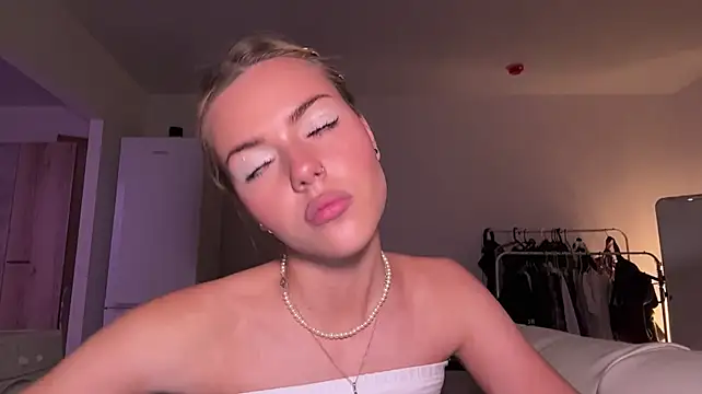 ChristelDuncombe - topless photo in PM (Last tip)
