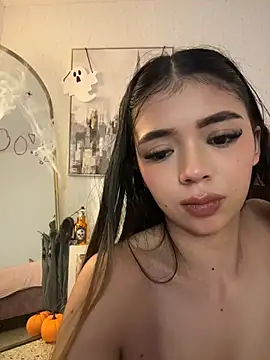 HoneyMollyX - MISSIONARY FUCK + SPIT TITS