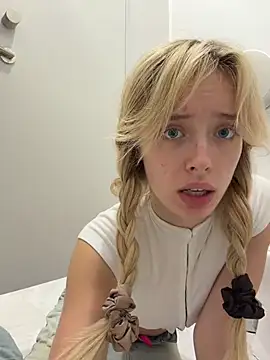 PollyLolly - Show pussy lips Polly + rub clitoris