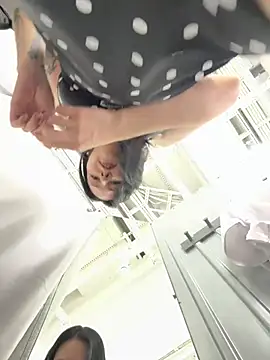 Bad_Girl_Elly - Fingering my pussy and squirt
